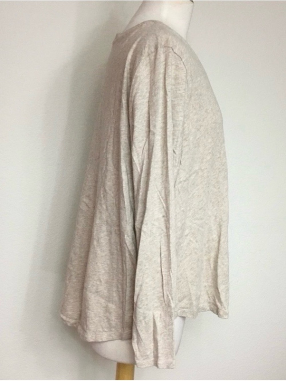 Old Navy Women's Oatmeal V Neck Lightweight T-Shirt Size XXL Casual Minimalist - Picture 3 of 14